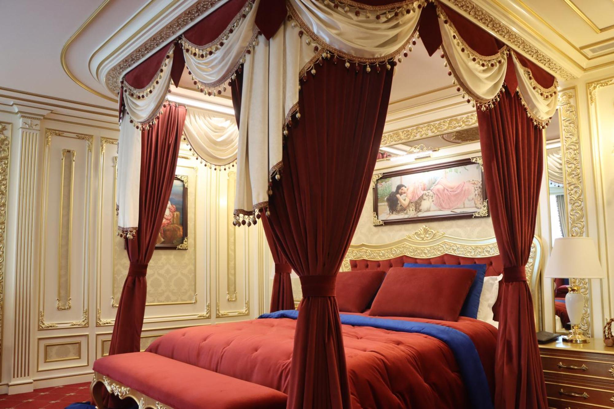 Cristal Erbil Hotel Εξωτερικό φωτογραφία A bedroom in the Imperial Suite