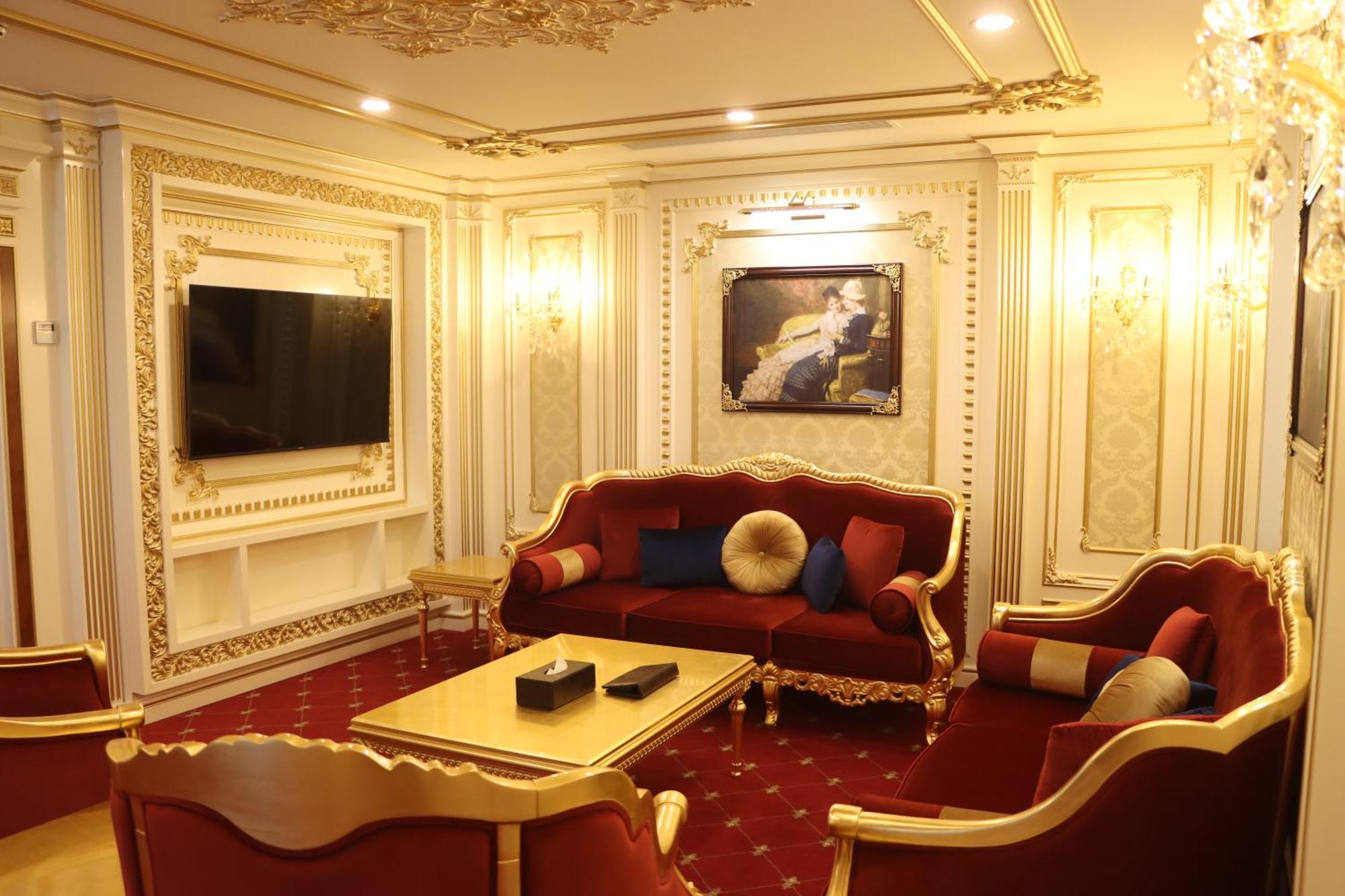 Cristal Erbil Hotel Εξωτερικό φωτογραφία A living room in the Presidential Suite