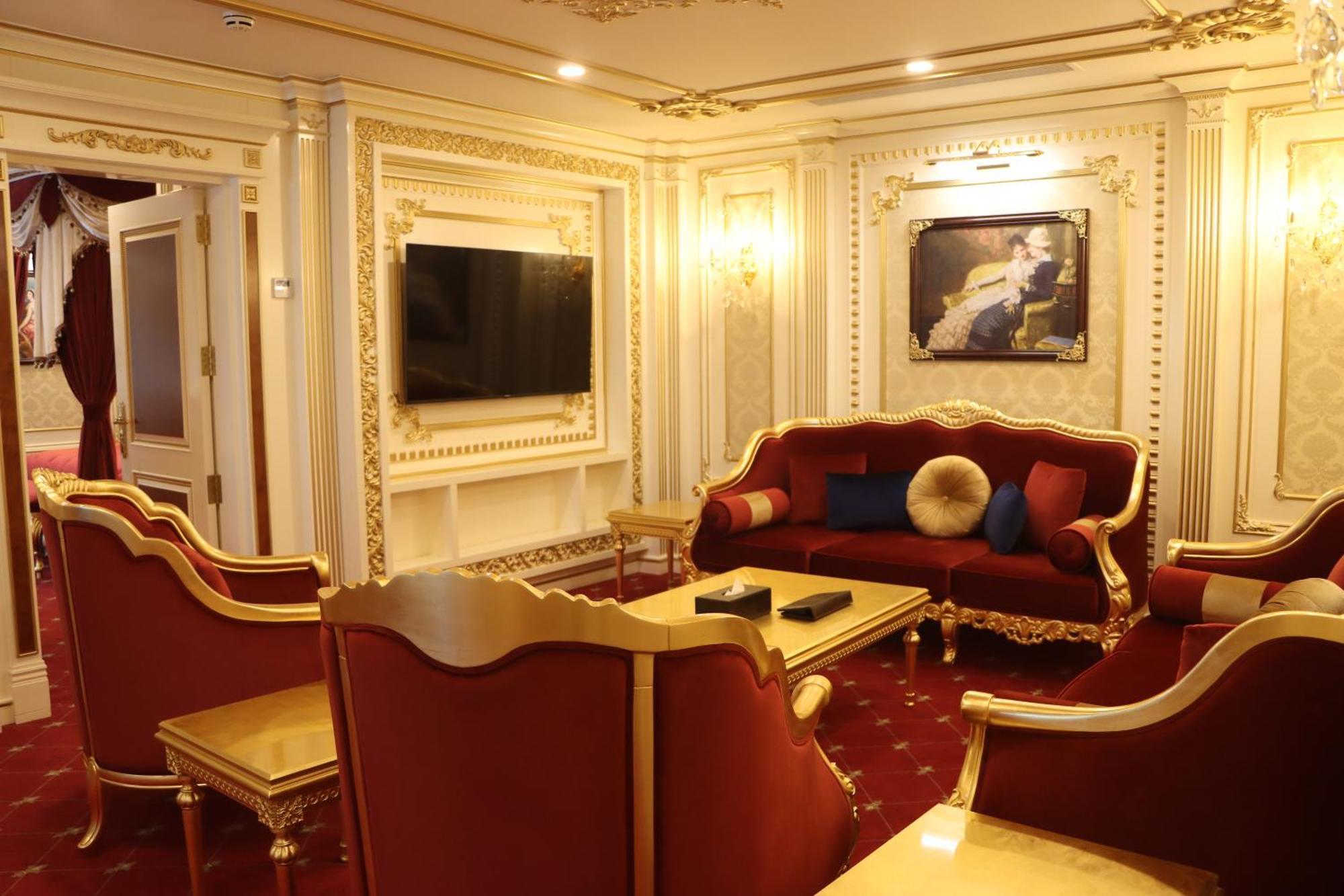 Cristal Erbil Hotel Εξωτερικό φωτογραφία The living room of the Imperial Suite