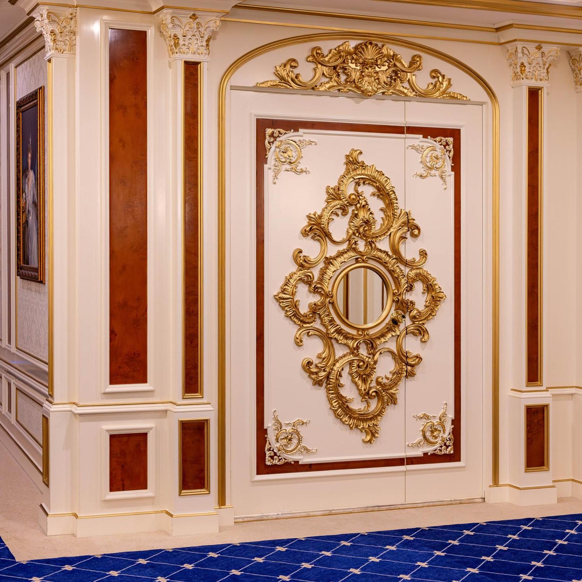 Cristal Erbil Hotel Εξωτερικό φωτογραφία A wall decorated with stucco