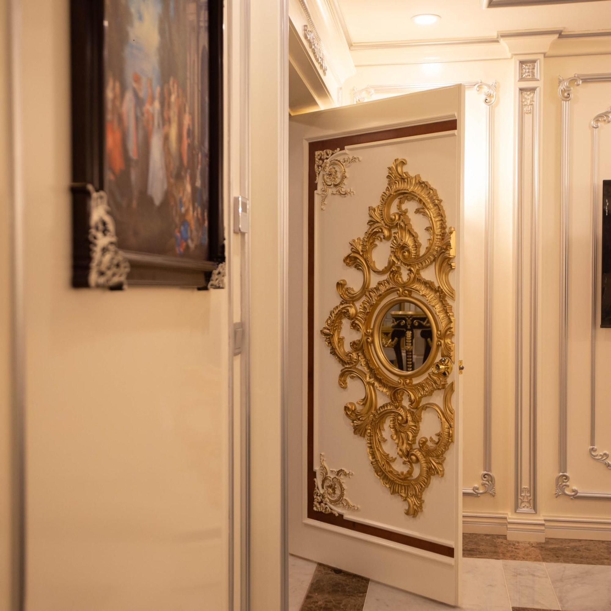 Cristal Erbil Hotel Εξωτερικό φωτογραφία A door in the hotel