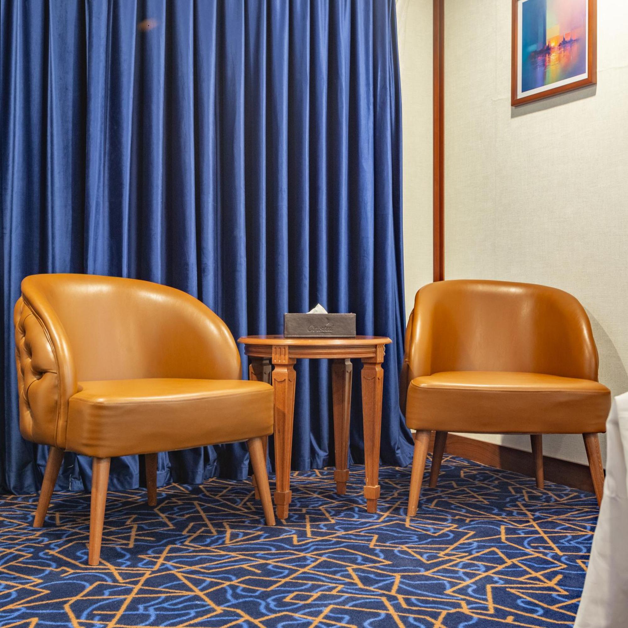 Cristal Erbil Hotel Εξωτερικό φωτογραφία A pair of club chairs
