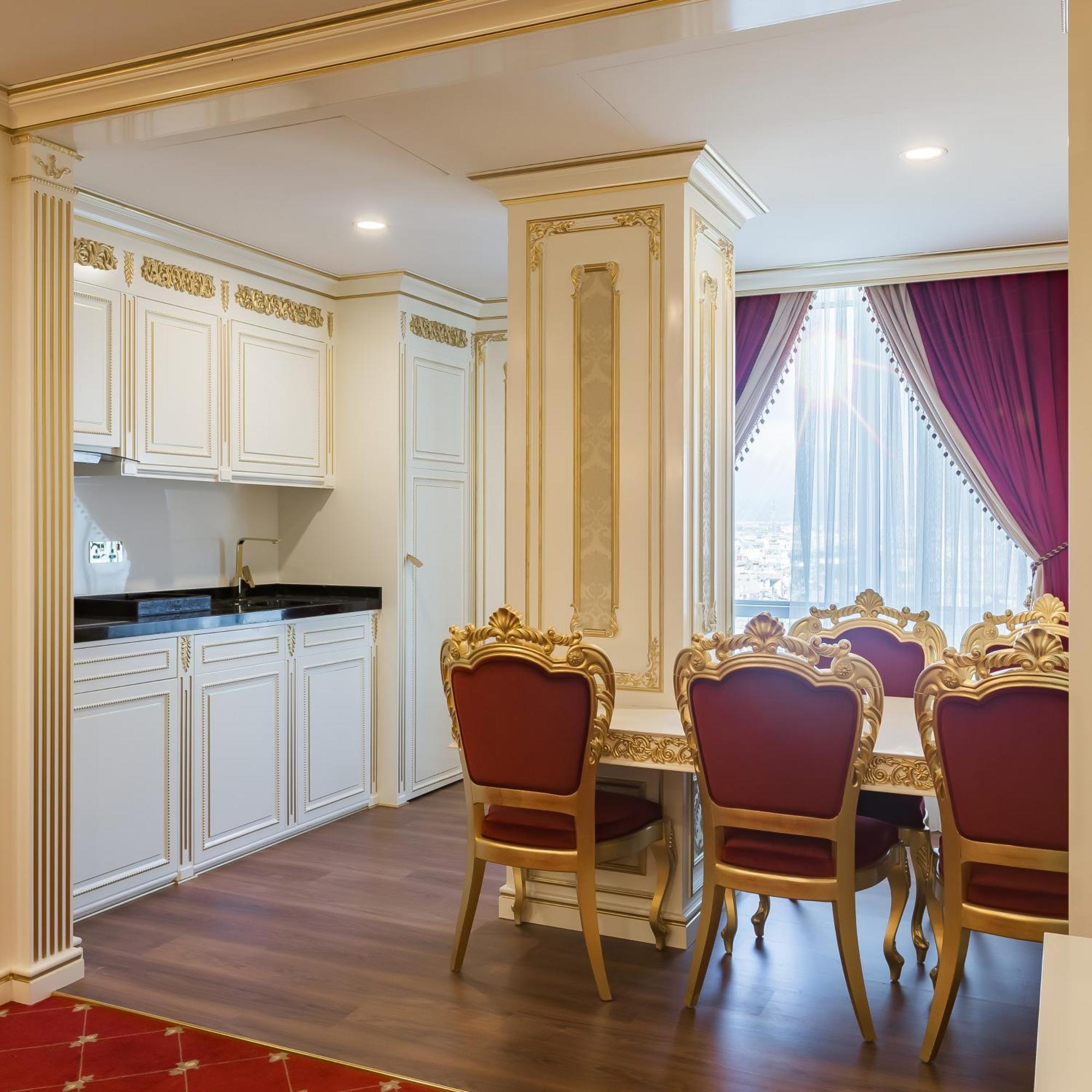 Cristal Erbil Hotel Εξωτερικό φωτογραφία A kitchen in a suite at the hotel